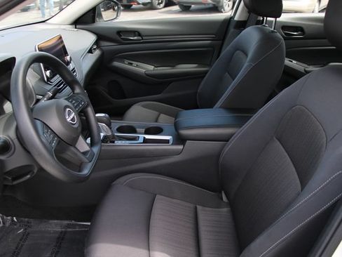 Used 2025 Nissan Altima 2.5 S FWD image 14