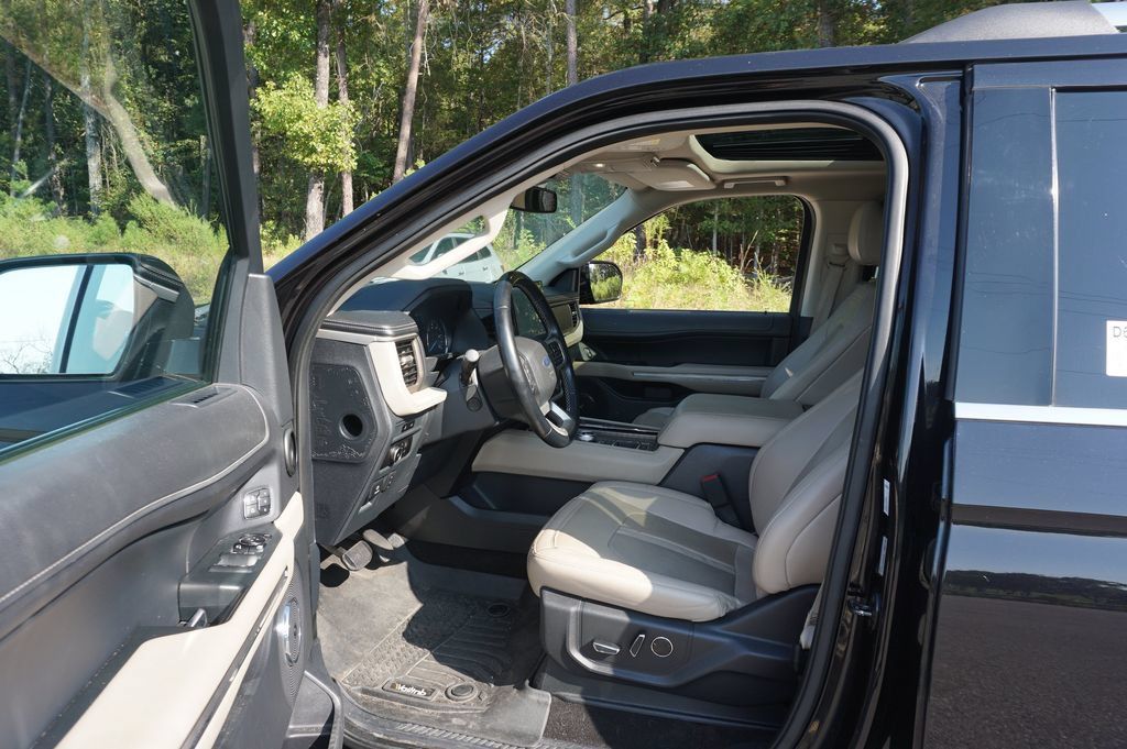 Used 2023 Ford Expedition Max Limited RWD image 2