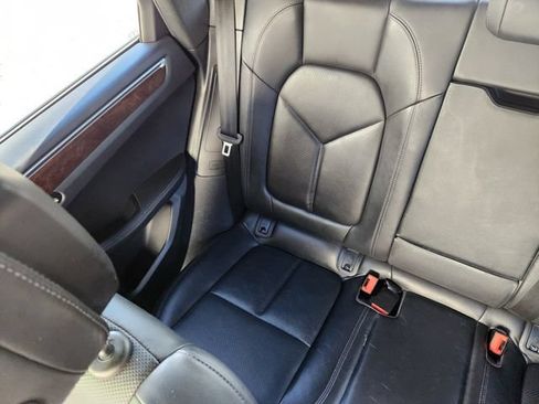 Used 2019 Porsche Macan AWD/4WD image 14