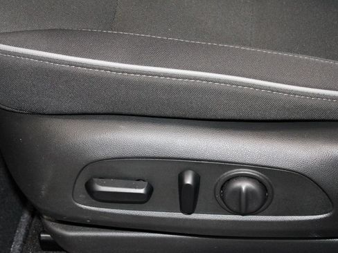 Used 2023 Chevrolet TrailBlazer LT FWD image 24