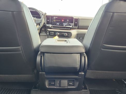 Used 2025 GMC Sierra 1500 SLE w/ Preferred Package AWD/4WD image 14