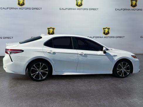 Used 2020 Toyota Camry SE FWD image 4