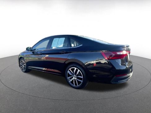 Used 2025 Volkswagen Jetta SE image 9