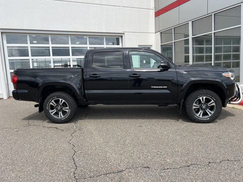 Used 2019 Toyota Tacoma TRD Sport AWD/4WD image 28