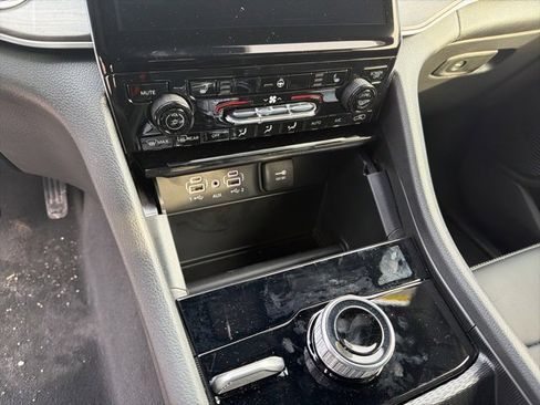 New 2025 Jeep Grand Cherokee Limited image 15