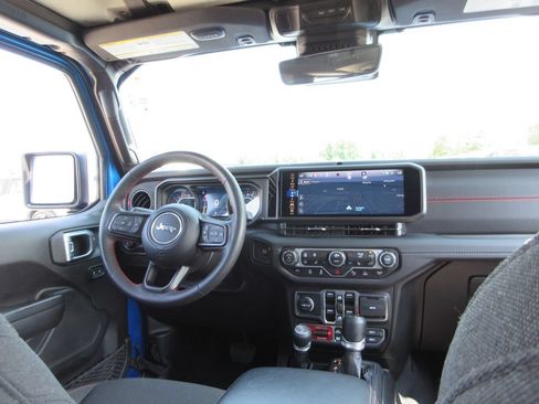Used 2024 Jeep Gladiator Rubicon w/ Technology Group AWD/4WD image 23