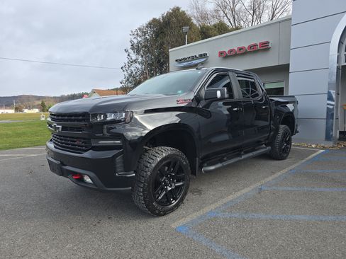 Used 2020 Chevrolet Silverado 1500 LT Trail Boss w/ Midnight Edition image 8