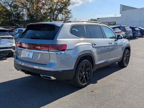 New 2026 Volkswagen Atlas SE image 3