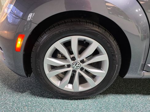 Used 2013 Volkswagen Beetle TDI image 12