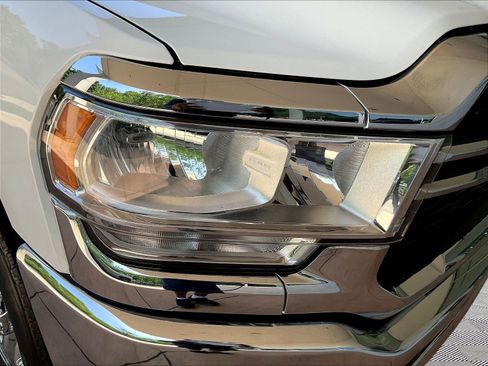 Used 2024 RAM 2500 Tradesman w/ Chrome Appearance Group AWD/4WD image 31