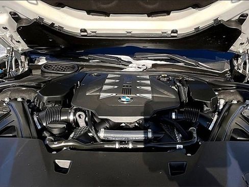 Used 2023 BMW 760i xDrive image 9