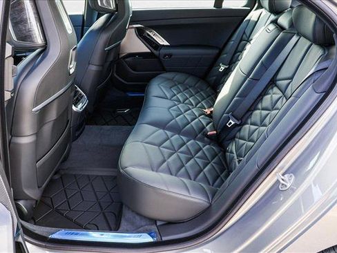 Used 2025 BMW 740i xDrive image 20