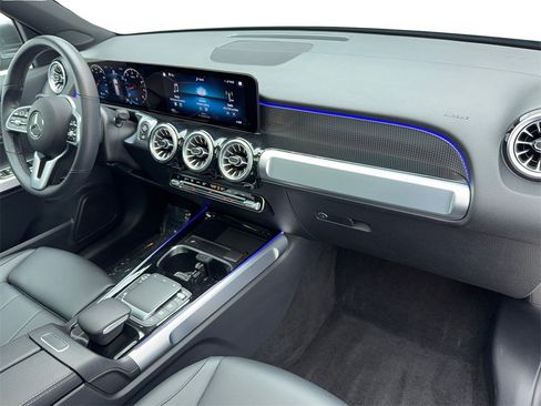 Used 2022 Mercedes-Benz GLB 250 image 45