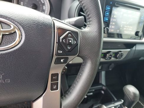Used 2018 Toyota Tacoma SR5 RWD image 28
