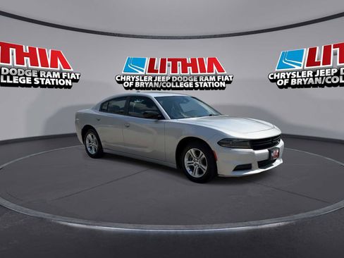 Used 2023 Dodge Charger SXT RWD image 2