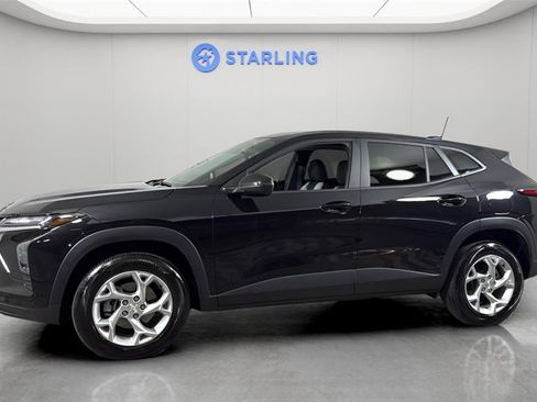 Used 2024 Chevrolet Trax LS w/ LS Convenience Package image 3