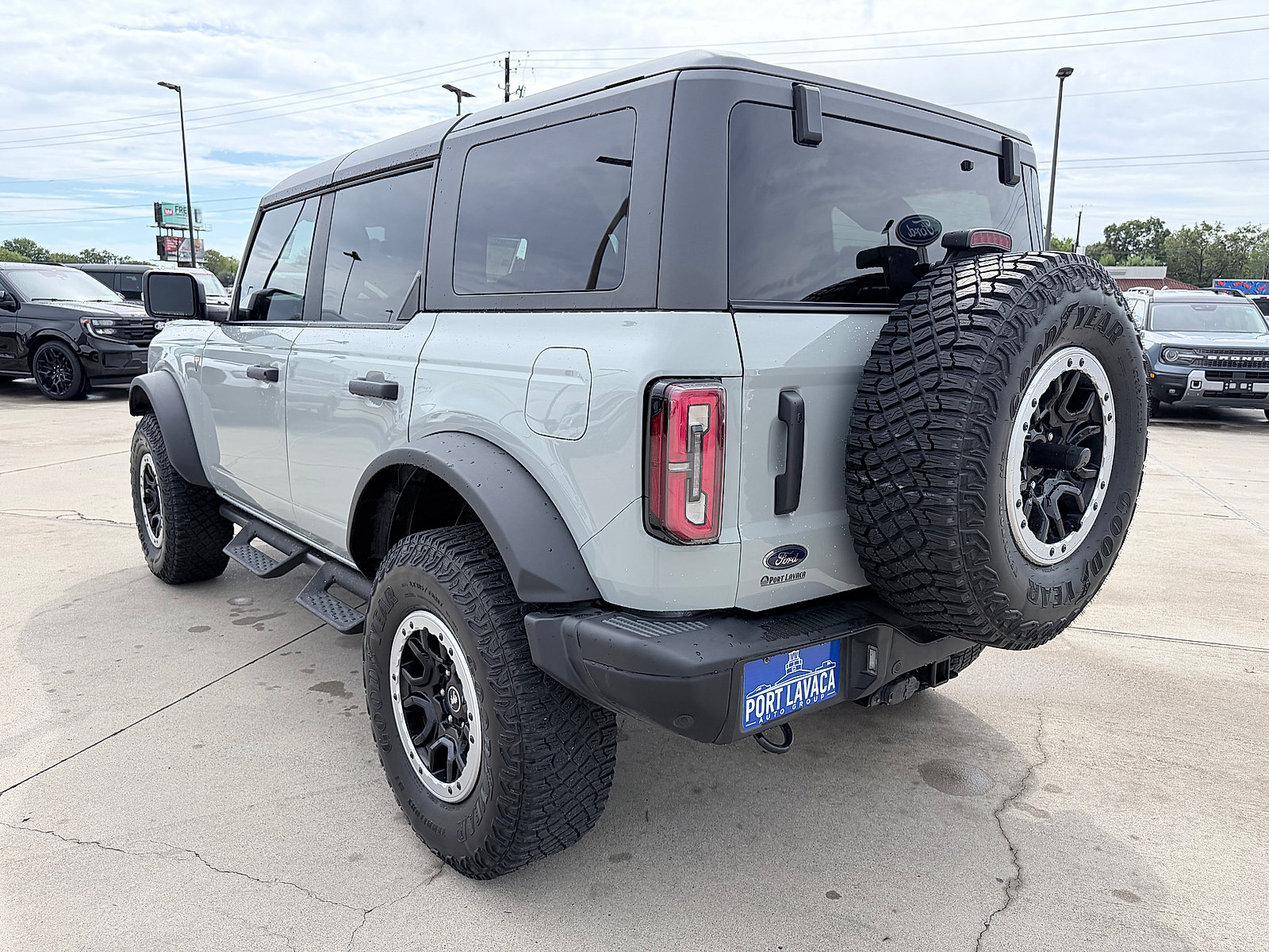 Used 2023 Ford Bronco Badlands AWD/4WD image 5