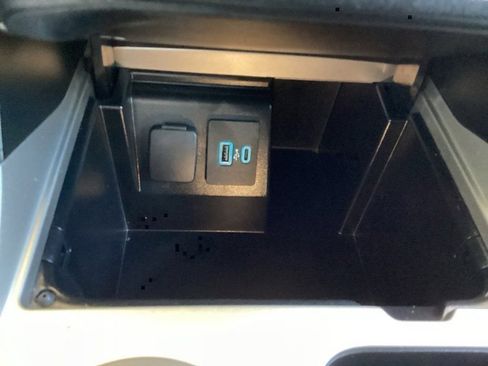 Used 2022 Ford Explorer XLT w/ Equipment Group 202A image 56