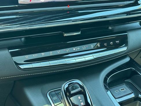 Used 2021 Cadillac Escalade Sport AWD/4WD image 32