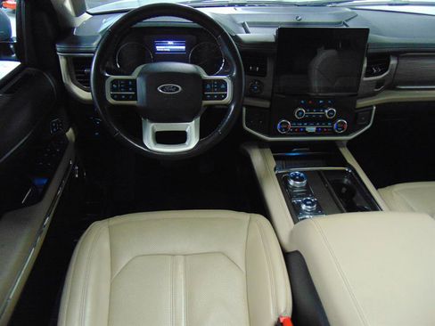 Used 2023 Ford Expedition Limited image 12