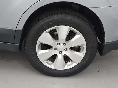 Used 2011 Subaru Outback 3.6R Limited image 32