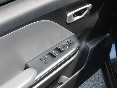 Used 2025 Kia K4 FWD image 18