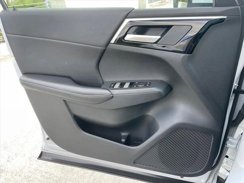 Used 2022 Mitsubishi Outlander SE image 11