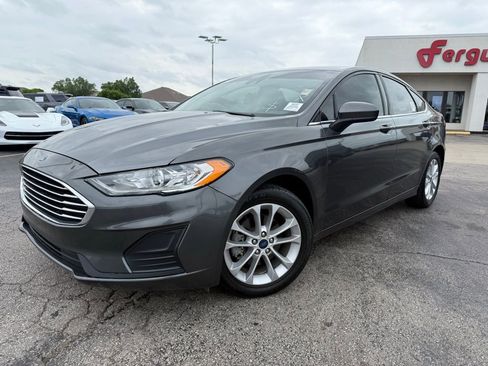 Used 2020 Ford Fusion SE image 1