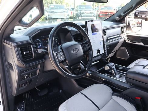 Used 2022 Ford F150 Lightning Platinum AWD/4WD image 19