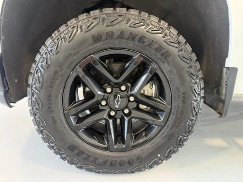 Used 2022 Chevrolet Silverado 1500 LT Trail Boss w/ LPO, Dark Essentials Package AWD/4WD image 42