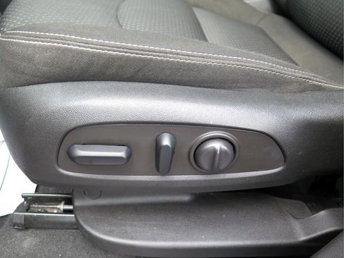 Used 2023 GMC Terrain SLE w/ Driver Convenience Package FWD image 12