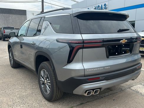 New 2026 Chevrolet Traverse LT w/ Driver Confidence Package AWD/4WD image 9