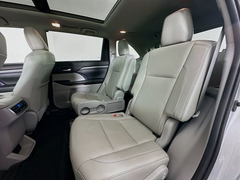 Used 2019 Toyota Highlander Limited Platinum AWD/4WD image 26