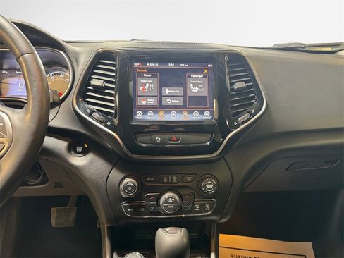 Used 2019 Jeep Cherokee Limited image 22