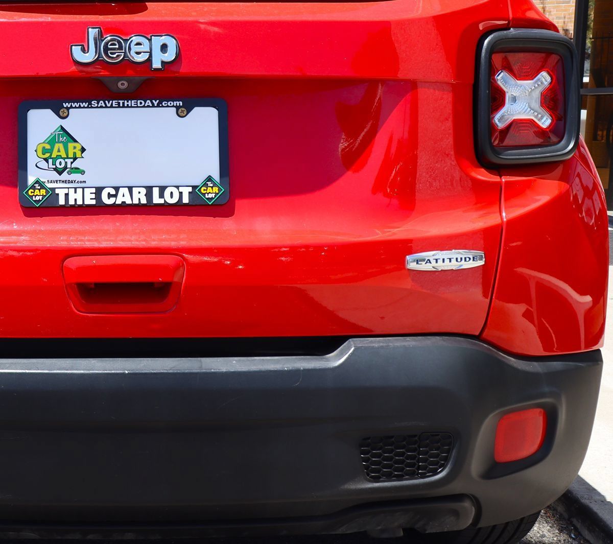 Used 2018 Jeep Renegade Latitude FWD image 20