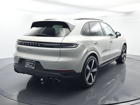 Certified 2025 Porsche Cayenne AWD/4WD image 14