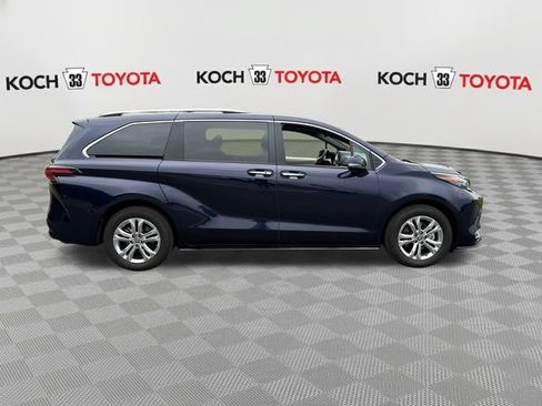 Used 2024 Toyota Sienna Platinum AWD/4WD image 9