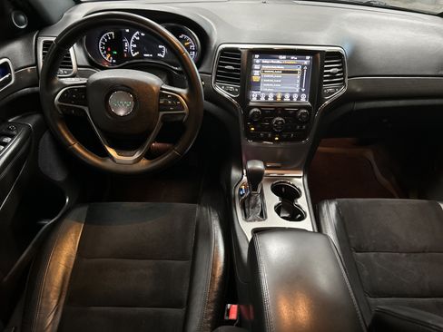 Used 2018 Jeep Grand Cherokee Altitude AWD/4WD image 29