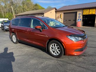 Used 2018 Chrysler Pacifica LX image 1