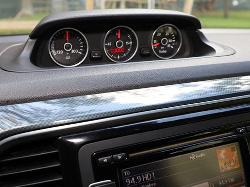 Used 2013 Volkswagen Beetle 2.0T image 34