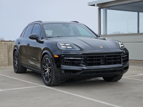 Certified 2024 Porsche Cayenne S image 10