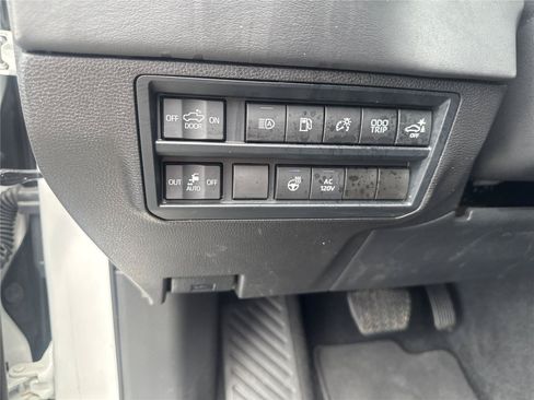 Used 2024 Toyota Tundra Platinum AWD/4WD image 19