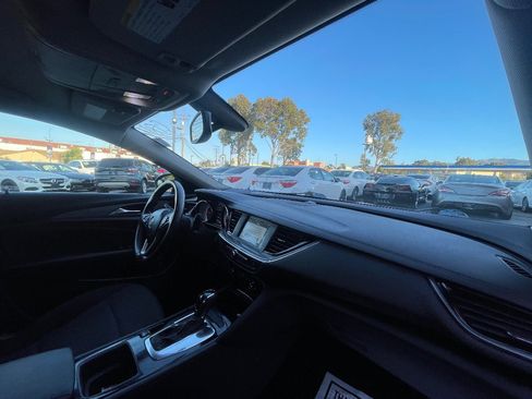 Used 2018 Buick Regal Preferred FWD image 12
