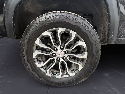 Used 2024 GMC Canyon Denali image 9