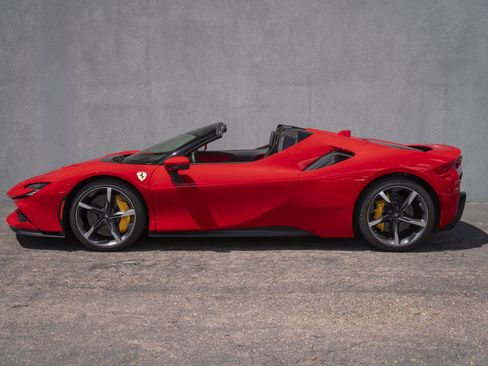 Used 2022 Ferrari SF90 Spider AWD/4WD image 3