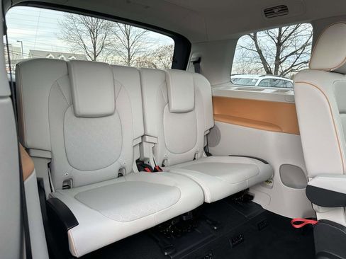 Certified 2025 Volkswagen ID. Buzz 1st Edition image 13