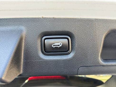 Used 2020 Hyundai Santa Fe SEL w/ Convenience + Premium Package FWD image 17