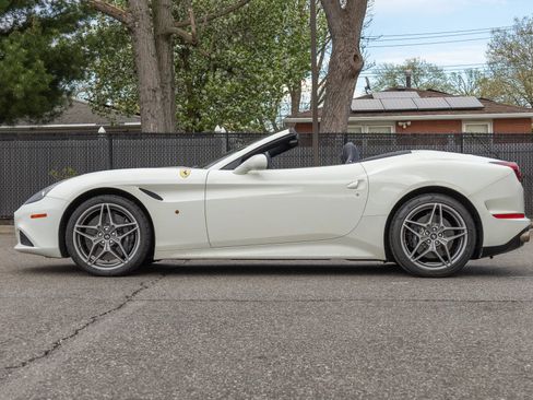 Used 2016 Ferrari California T RWD image 26