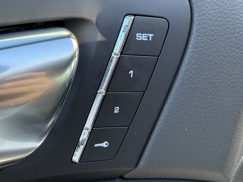 Certified 2018 Porsche Cayenne Platinum Edition image 24