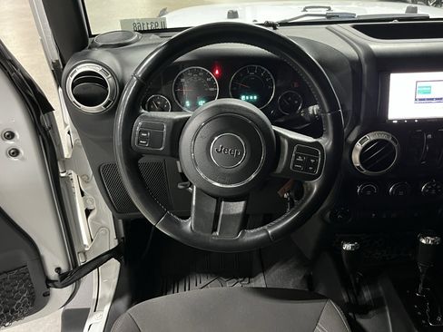 Used 2018 Jeep Wrangler Unlimited Sahara image 14